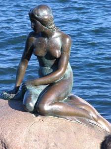 Памятник Русалочки в Копенгагене